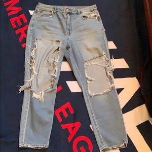 Distressed American Eagle mom jean